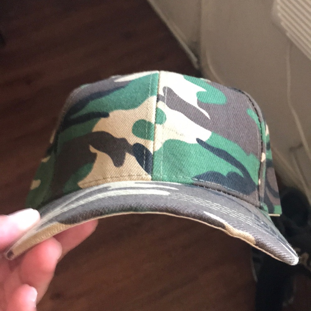 Brand new camo hat never worn